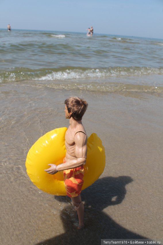 В отпуск с мистером Старком. На пляжУ лежу