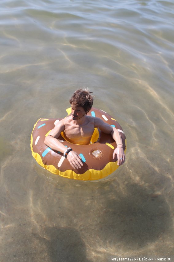 В отпуск с мистером Старком. На пляжУ лежу