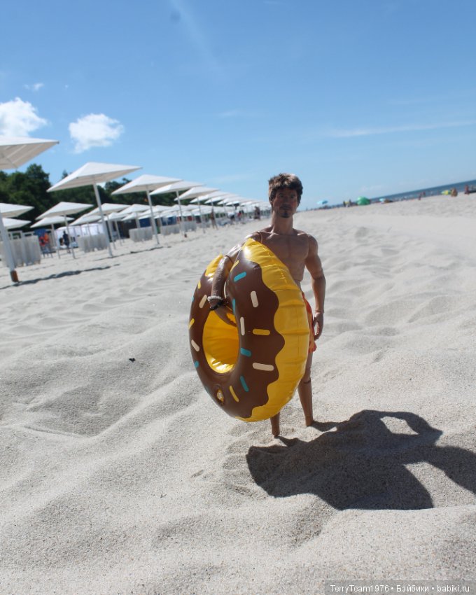 В отпуск с мистером Старком. На пляжУ лежу