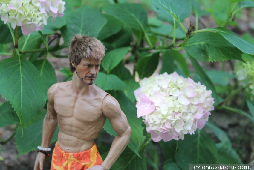 В отпуск с мистером Старком. На пляжУ лежу