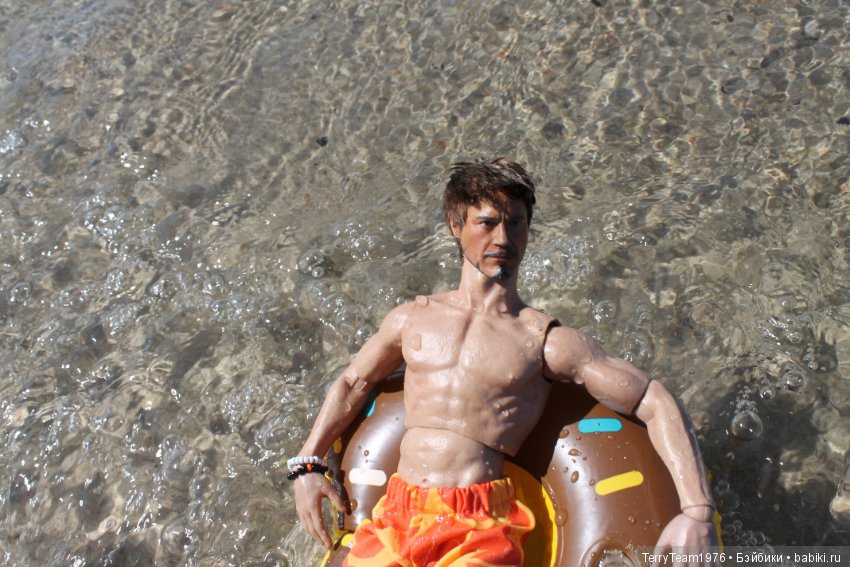 В отпуск с мистером Старком. На пляжУ лежу (фото 6)