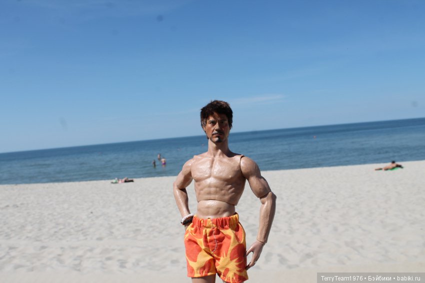 В отпуск с мистером Старком. На пляжУ лежу (фото 4)