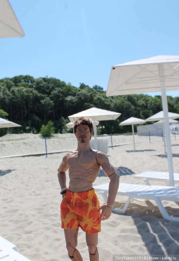 В отпуск с мистером Старком. На пляжУ лежу (фото 3)