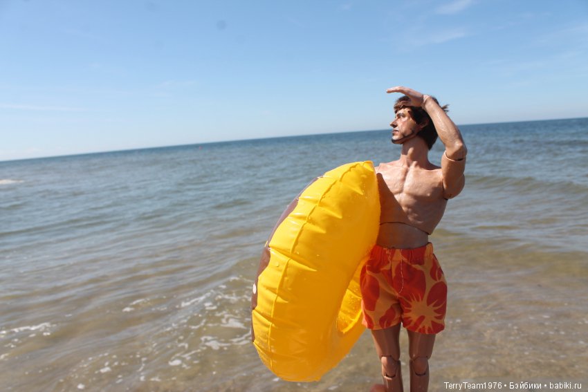 В отпуск с мистером Старком. На пляжУ лежу