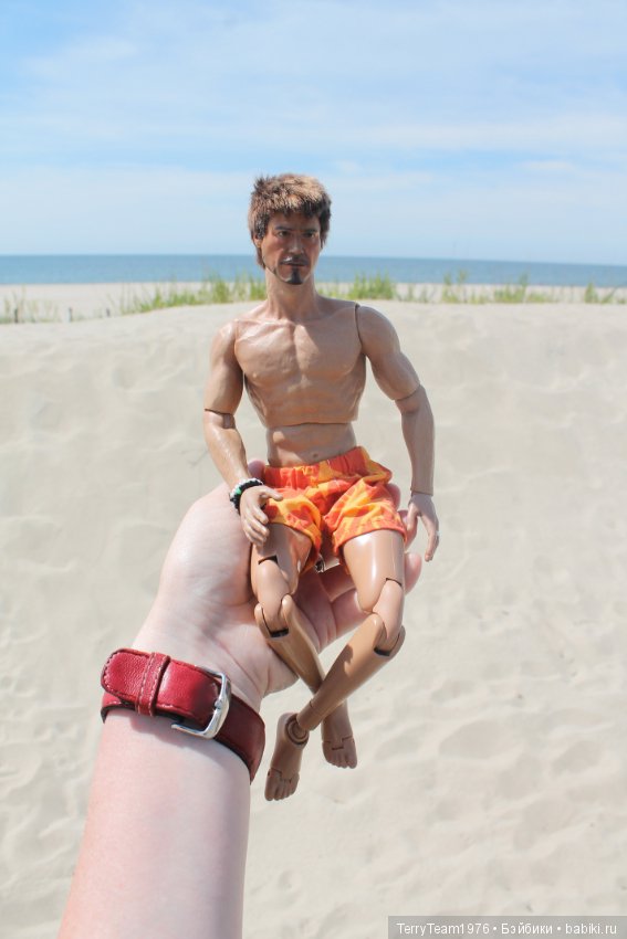 В отпуск с мистером Старком. На пляжУ лежу