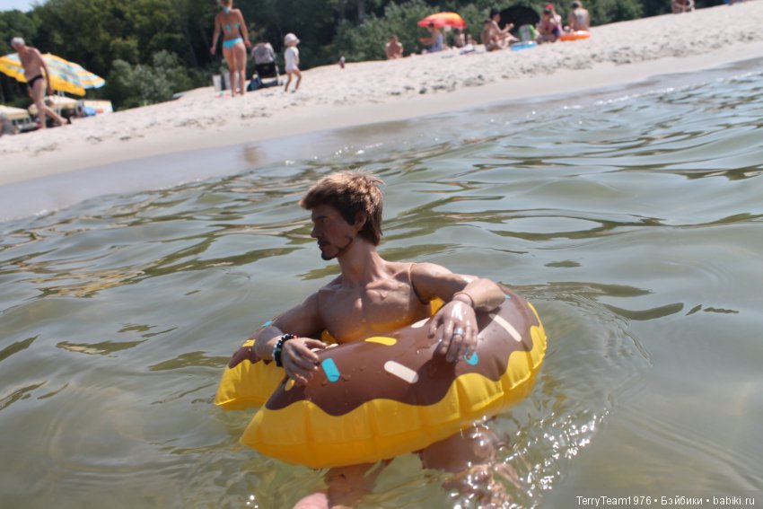 В отпуск с мистером Старком. На пляжУ лежу