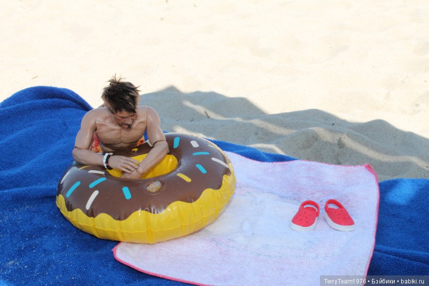 В отпуск с мистером Старком. На пляжУ лежу (фото 7)