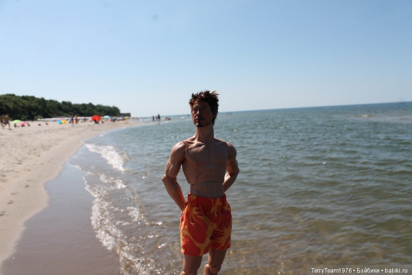 В отпуск с мистером Старком. На пляжУ лежу (фото 10)