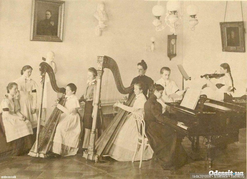 Воспитаницы института благородных девиц