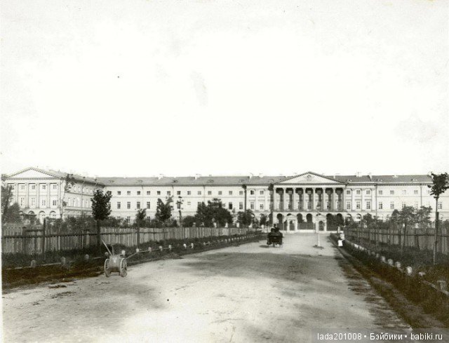 Воспитаницы института благородных девиц