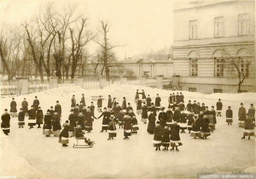 Воспитаницы института благородных девиц