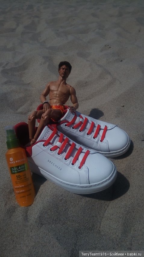 В отпуск с мистером Старком. На пляжУ лежу