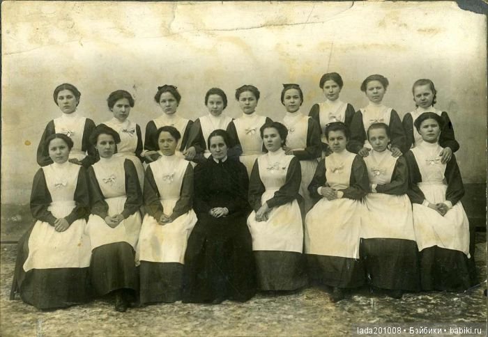 Воспитаницы института благородных девиц