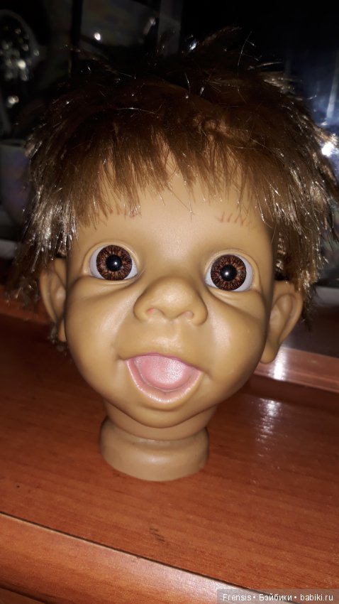 Характерный испанский ребенок без опознавательных знаков