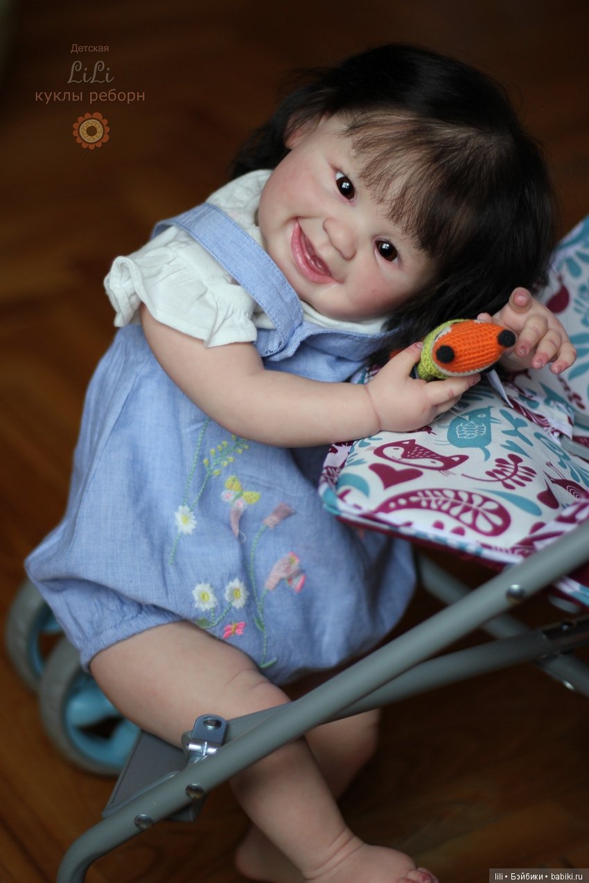 Улыбающаяся малышка Джулиана