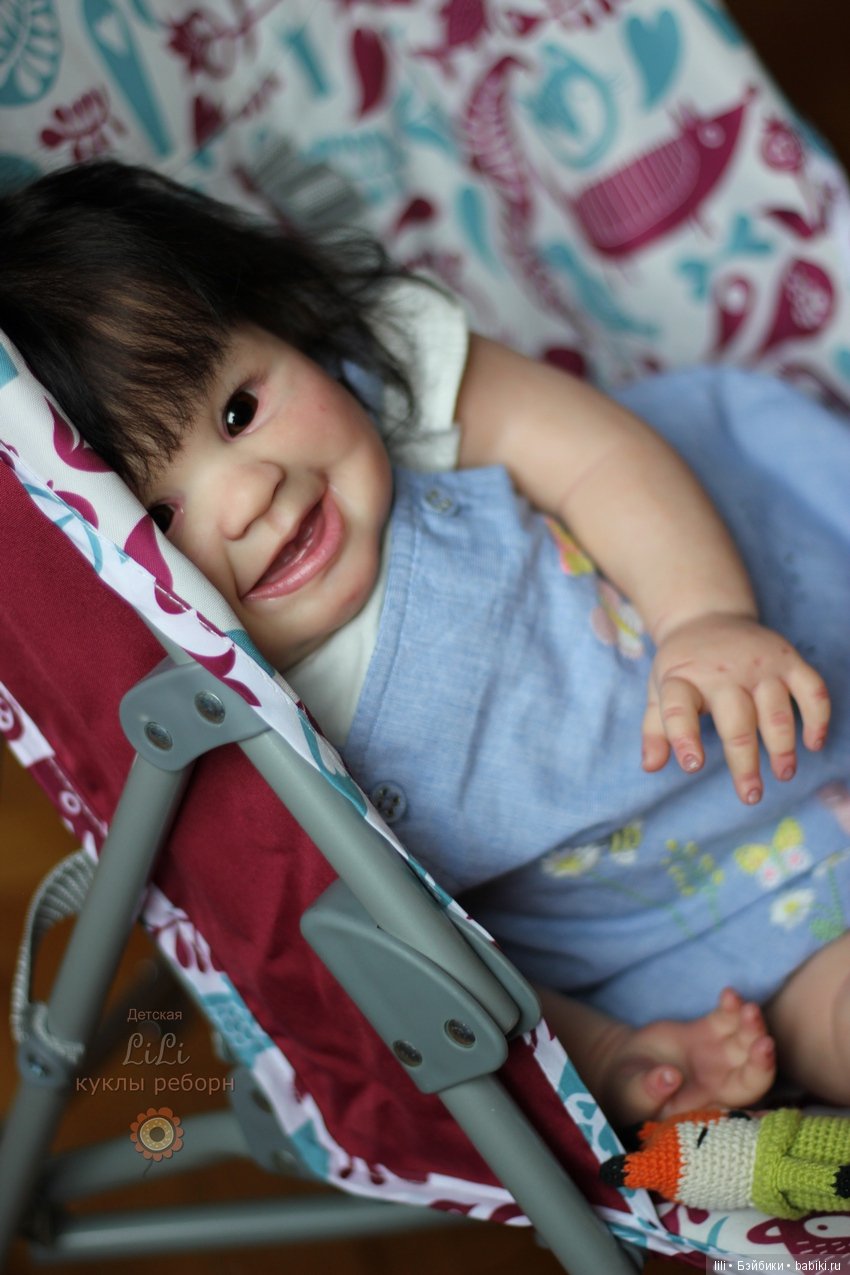Улыбающаяся малышка Джулиана