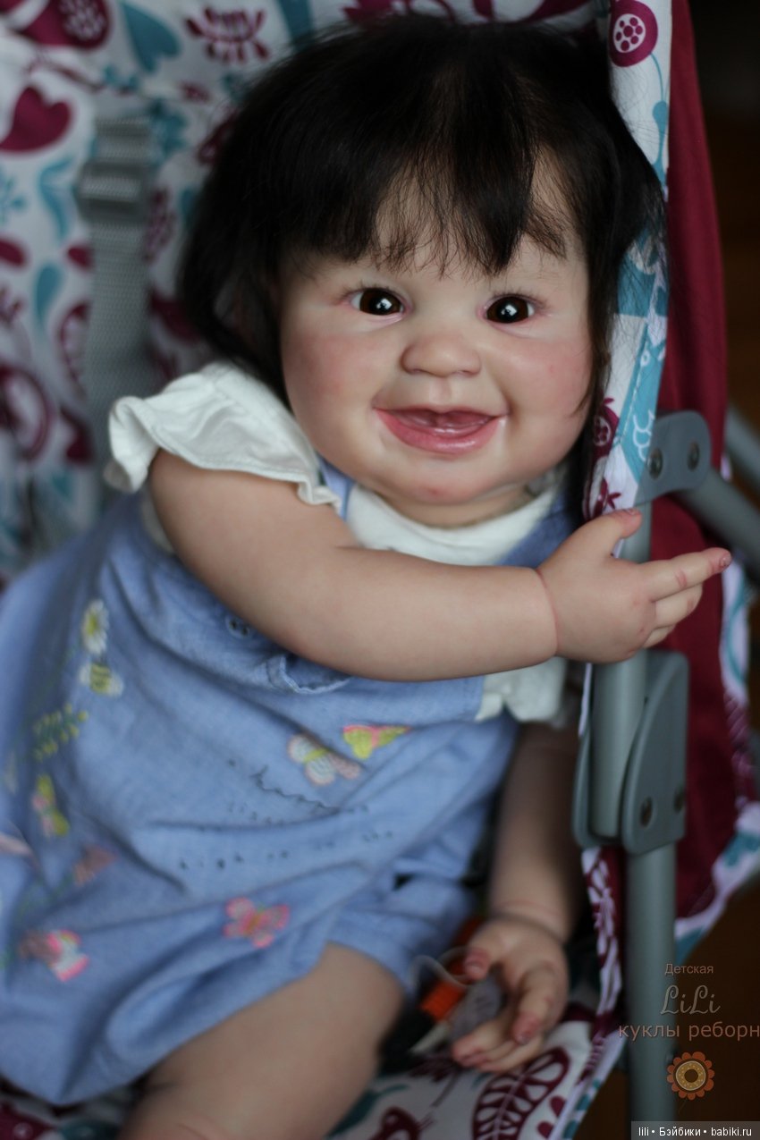 Улыбающаяся малышка Джулиана