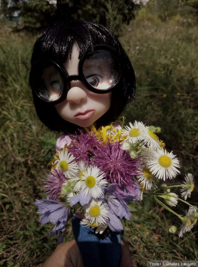 Прогулка с Эдной Мод — Кукла Эдна Мод (Edna Mode): Суперсемейка (The Incredibles) (фото 7)
