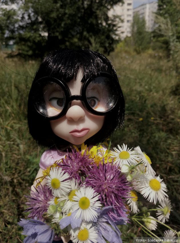 Прогулка с Эдной Мод — Кукла Эдна Мод (Edna Mode): Суперсемейка (The Incredibles) (фото 8)