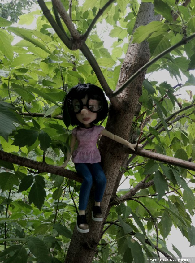 Прогулка с Эдной Мод — Кукла Эдна Мод (Edna Mode): Суперсемейка (The Incredibles) (фото 4)