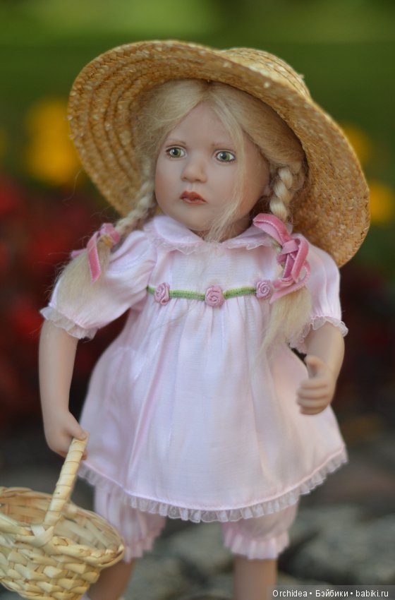 Тине вышла на прогулку. Zwergnase Tine