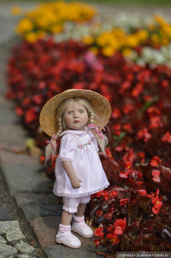 Тине вышла на прогулку. Zwergnase Tine