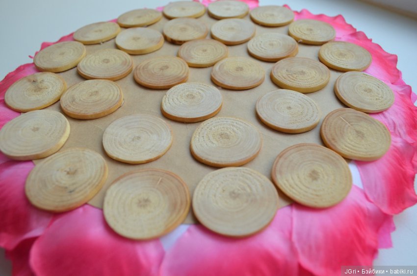 Цветочные лежаночки — Аксессуары для кукол своими руками: идеи (фото 8)