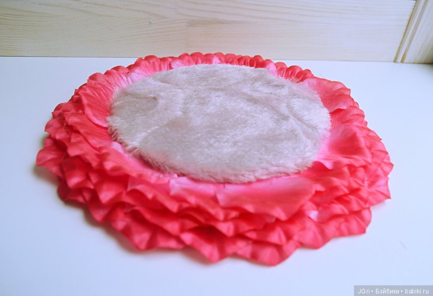 Цветочные лежаночки — Аксессуары для кукол своими руками: идеи (фото 4)