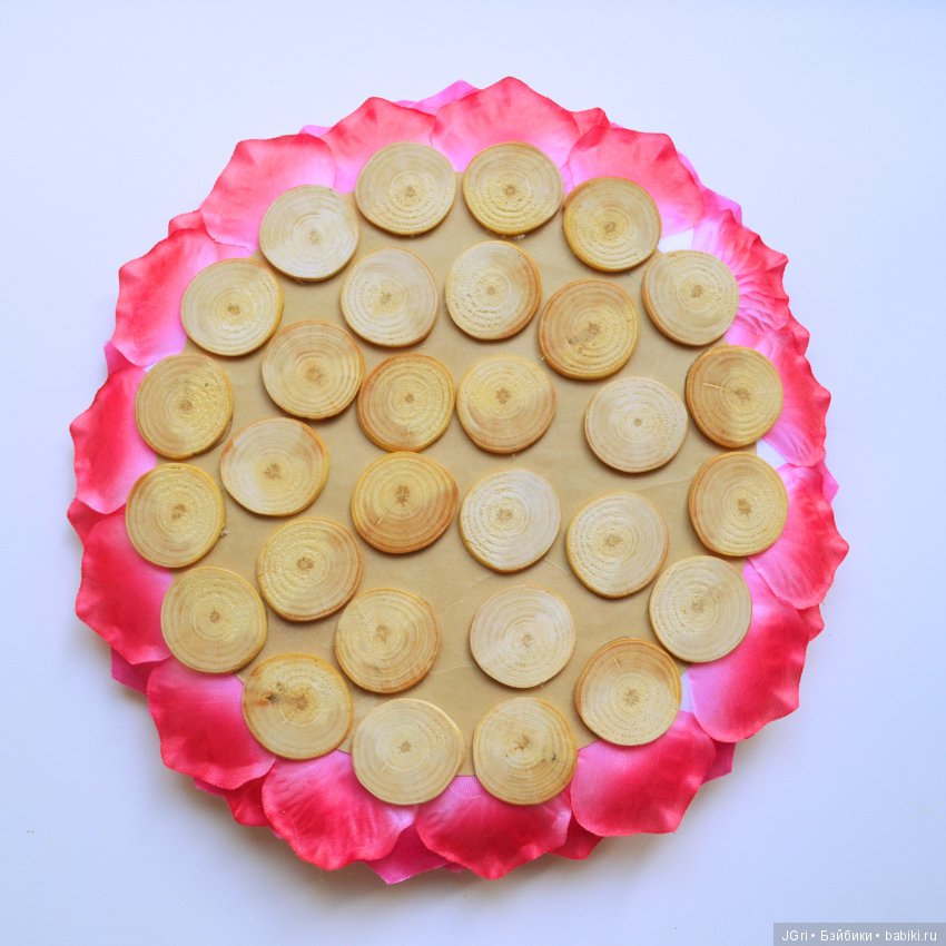 Цветочные лежаночки — Аксессуары для кукол своими руками: идеи (фото 7)