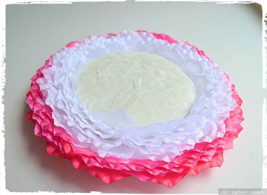 Цветочные лежаночки — Аксессуары для кукол своими руками: идеи (фото 6)