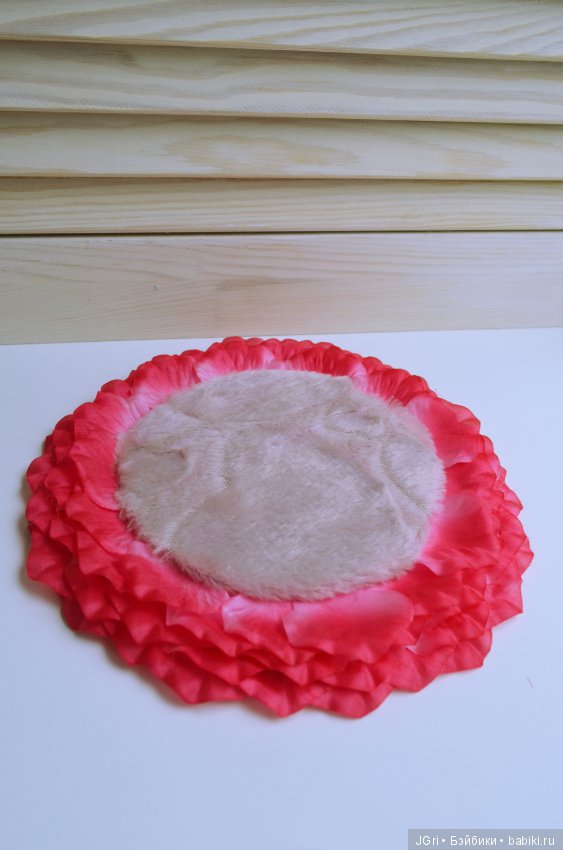 Цветочные лежаночки — Аксессуары для кукол своими руками: идеи