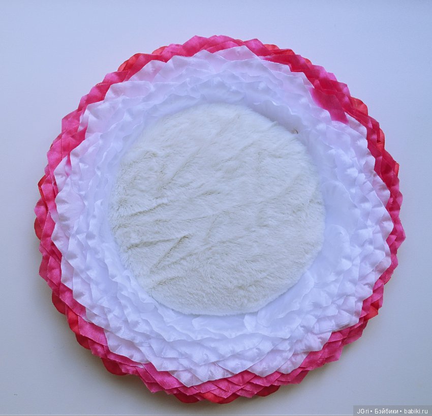 Цветочные лежаночки — Аксессуары для кукол своими руками: идеи (фото 9)