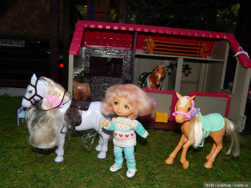Ника на конюшне — Куклы Nikki Britt (Никки Бритт): авторские BJD (БЖД)
