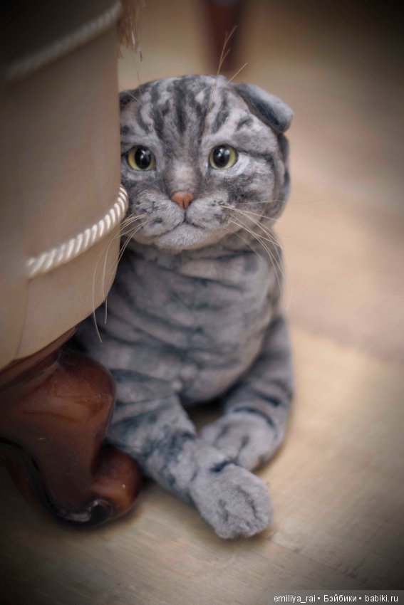 Шотландский вислоухий котик. Реалистичная игрушка