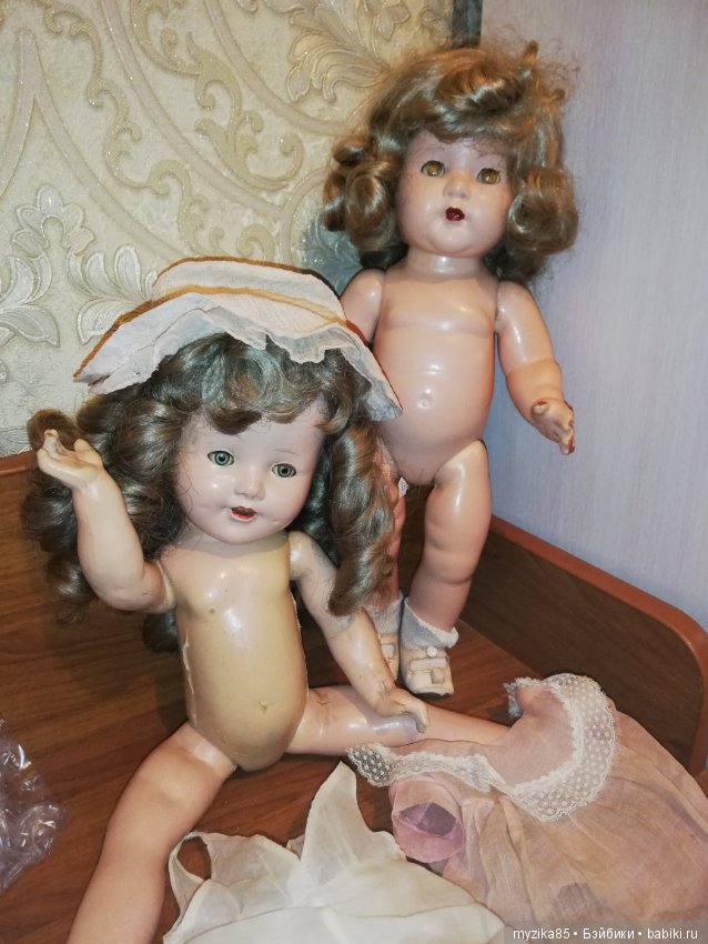 Антикварные композитные девочки ждут знающих людей