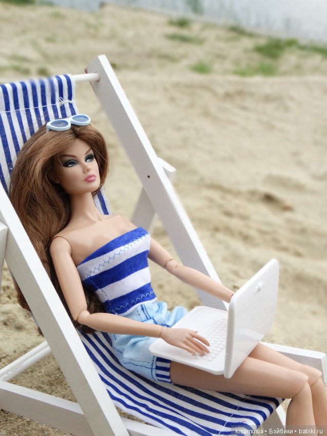 На пляже в пасмурный день