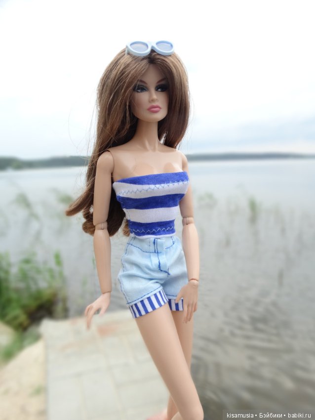 На пляже в пасмурный день