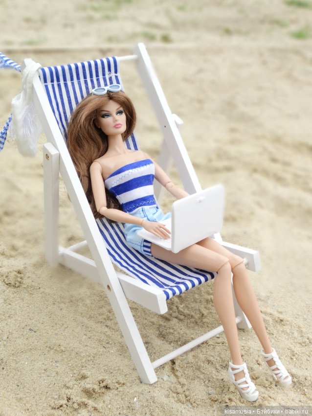 На пляже в пасмурный день