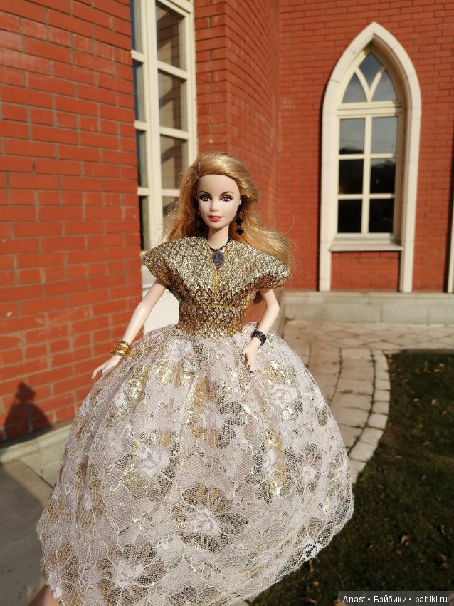Музей винтажных платьев. Золотой наряд принцессы