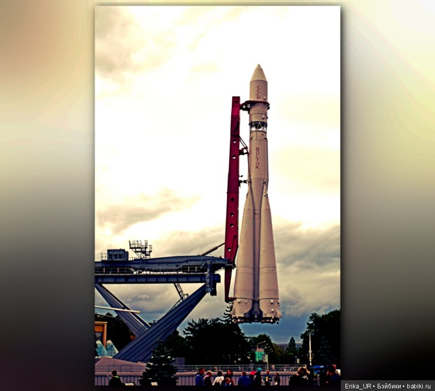 Сопутствующее куклам увлечение. Фото из Москвариума и ВДНХ (5 августа 2019)