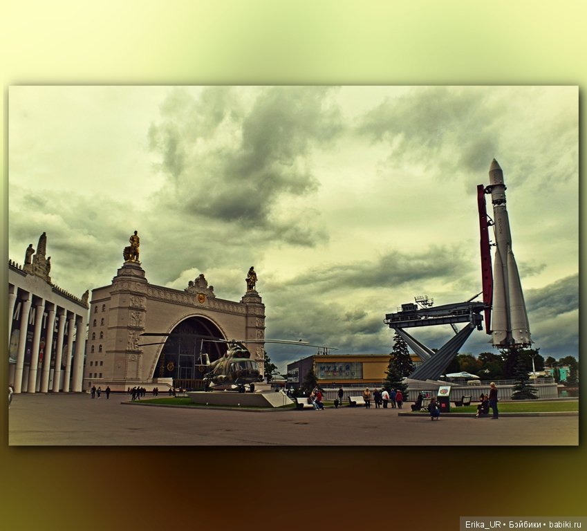 Сопутствующее куклам увлечение. Фото из Москвариума и ВДНХ (5 августа 2019)