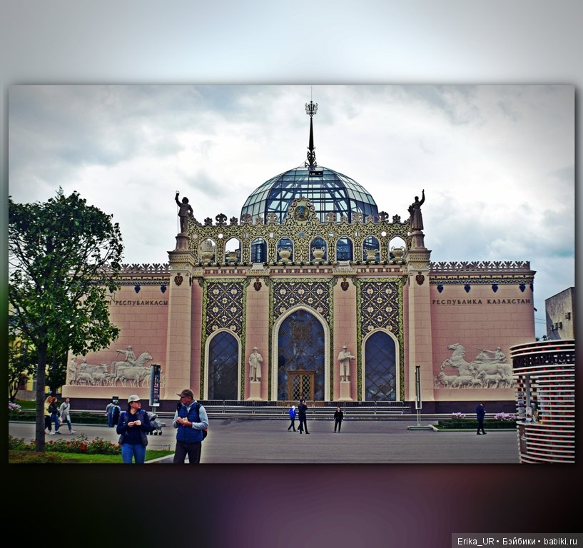 Сопутствующее куклам увлечение. Фото из Москвариума и ВДНХ (5 августа 2019)