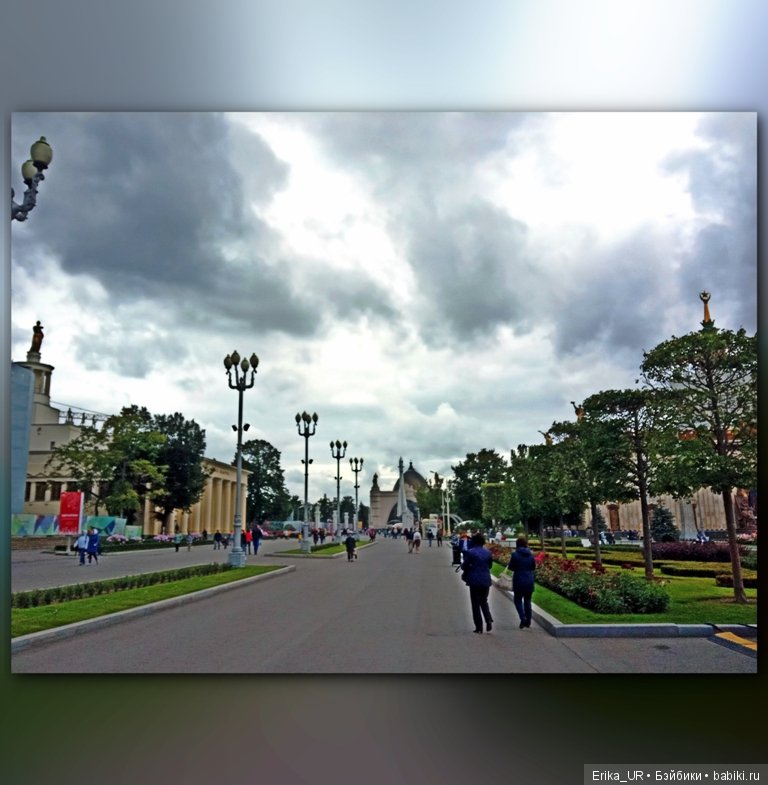 Сопутствующее куклам увлечение. Фото из Москвариума и ВДНХ (5 августа 2019)