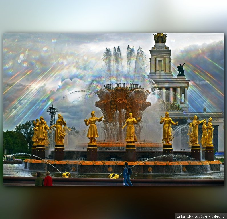 Сопутствующее куклам увлечение. Фото из Москвариума и ВДНХ (5 августа 2019)