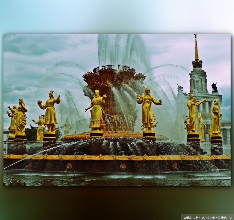 Сопутствующее куклам увлечение. Фото из Москвариума и ВДНХ (5 августа 2019)