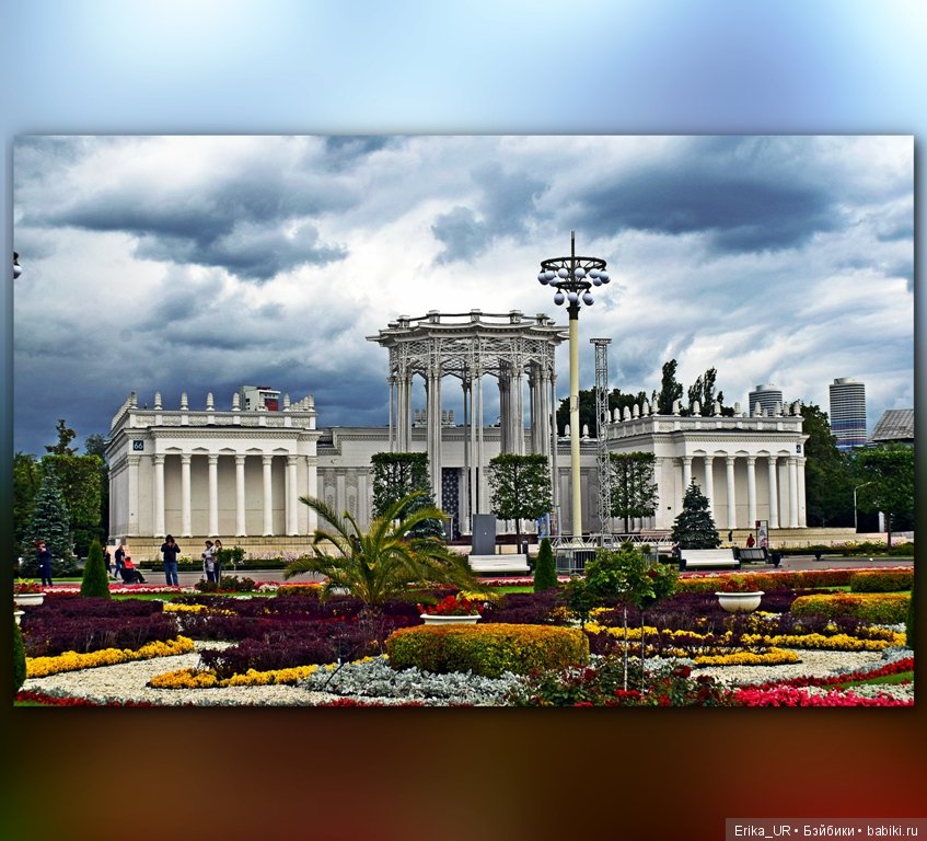 Сопутствующее куклам увлечение. Фото из Москвариума и ВДНХ (5 августа 2019)