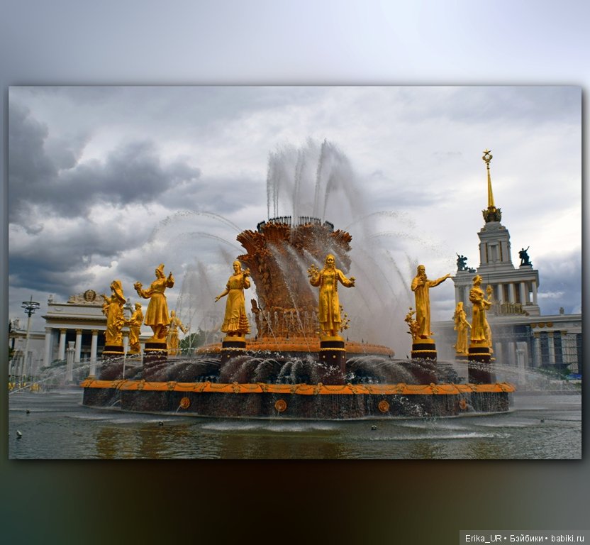 Сопутствующее куклам увлечение. Фото из Москвариума и ВДНХ (5 августа 2019)