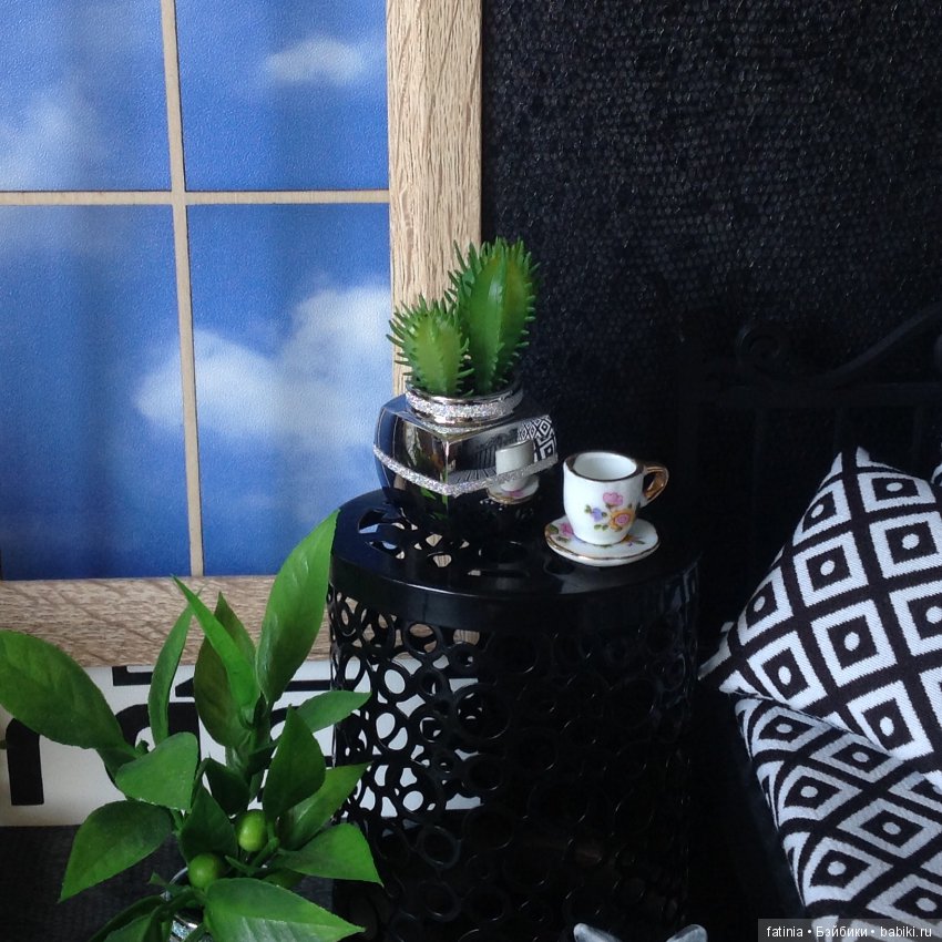 Немного растений и цветов в кукольном интерьере 1:6