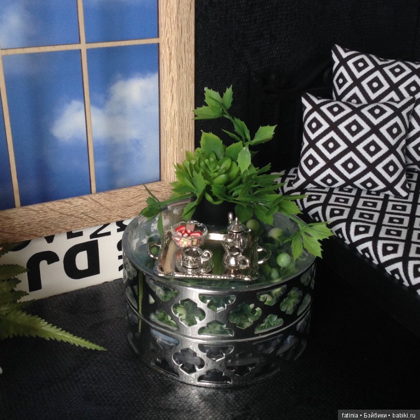 Немного растений и цветов в кукольном интерьере 1:6