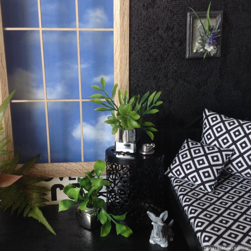 Немного растений и цветов в кукольном интерьере 1:6